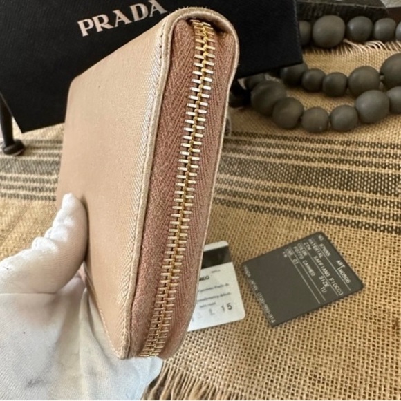 Authentic 💯 percent Prada Saffiano Fiocco Bow Leather Round zip Long wallet - Picture 6 of 13